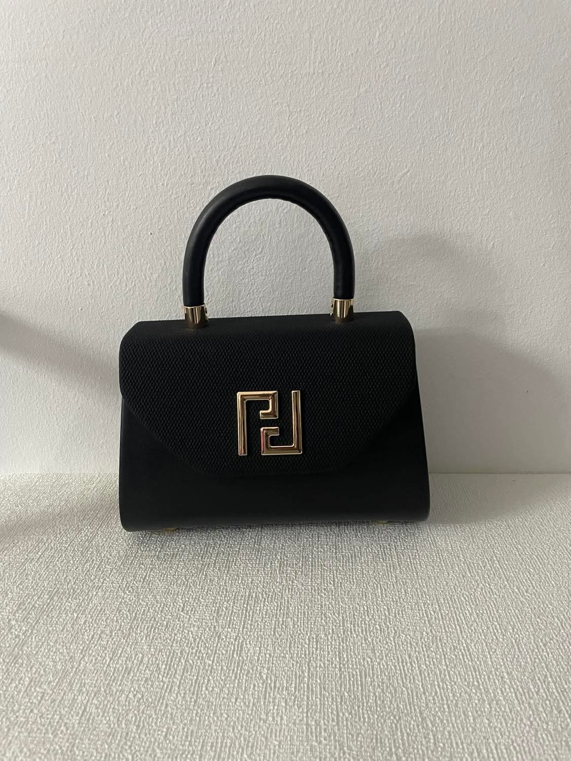 https://accessoiresmodes.com//storage/photos/360/DAVID JONES/received_2190157738407079.jpeg